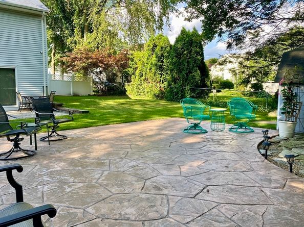 6 E Division St, Holbrook MA 02343