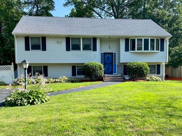 6 E Division St, Holbrook MA 02343