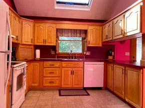 6 E Division St, Holbrook MA 02343