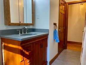 6 E Division St, Holbrook MA 02343