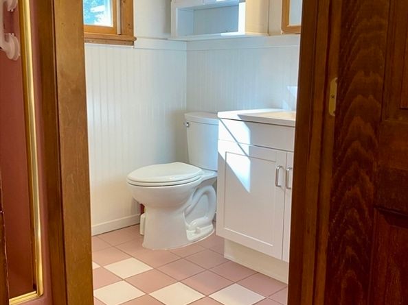 6 E Division St, Holbrook MA 02343
