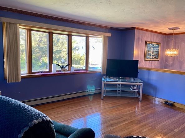 6 E Division St, Holbrook MA 02343