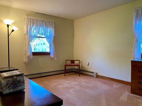 6 E Division St, Holbrook MA 02343
