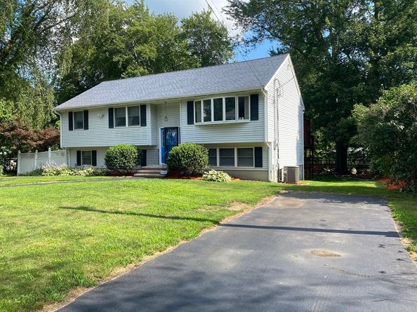 6 E Division St, Holbrook MA 02343