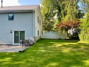 6 E Division St, Holbrook MA 02343