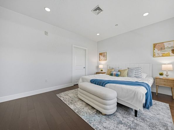 320 Maverick St 405, Boston MA 02128