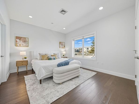 320 Maverick St 405, Boston MA 02128