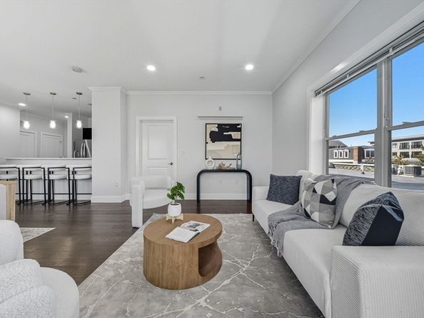320 Maverick St 405, Boston MA 02128