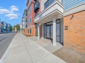 320 Maverick St