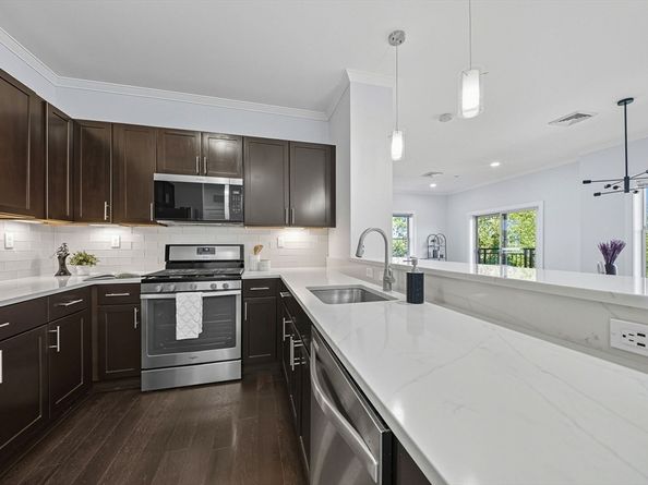 320 Maverick St 405, Boston MA 02128
