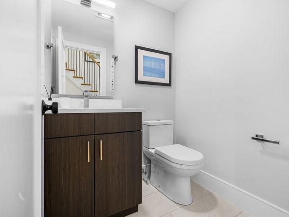 102 Thurston Rd 100, Newton MA 02464