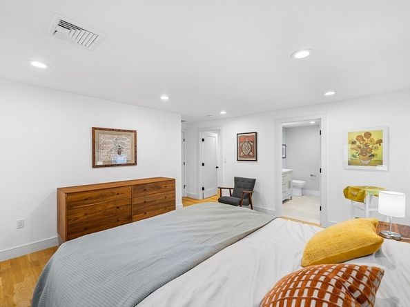 102 Thurston Rd 100, Newton MA 02464