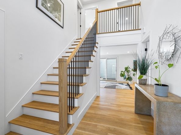 102 Thurston Rd 100, Newton MA 02464