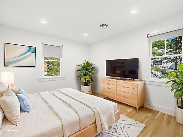 102 Thurston Rd 100, Newton MA 02464