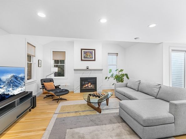 102 Thurston Rd 100, Newton MA 02464