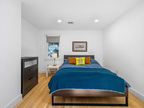 102 Thurston Rd 100, Newton MA 02464