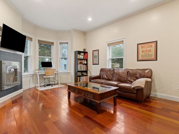 10 Beacon St 1, Chelsea MA 02150
