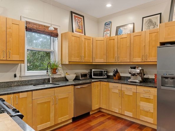 10 Beacon St 1, Chelsea MA 02150