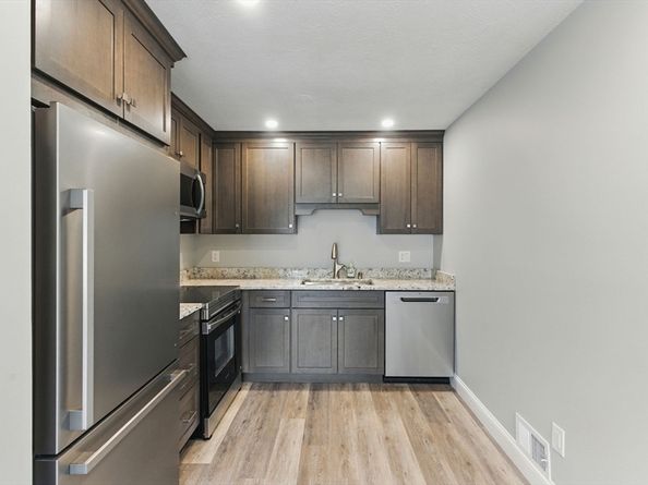71 Princeton St 303, Chelmsford MA 01863