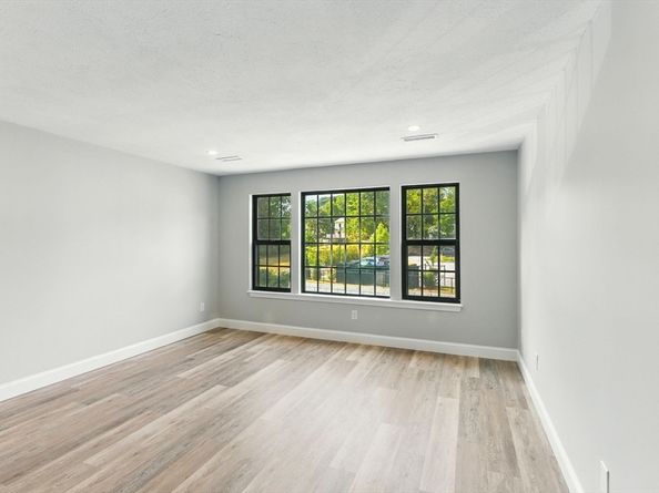 71 Princeton St 303, Chelmsford MA 01863