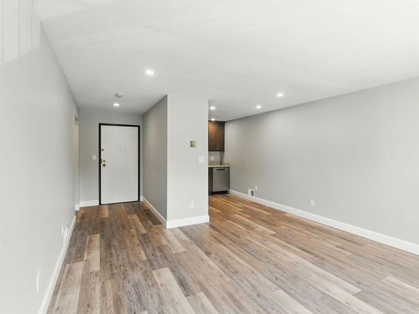 71 Princeton St 303, Chelmsford MA 01863