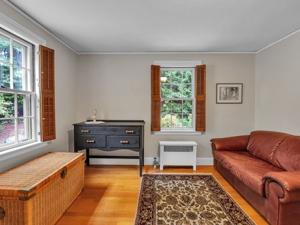 8 Old Colony Road, Worcester MA 01609