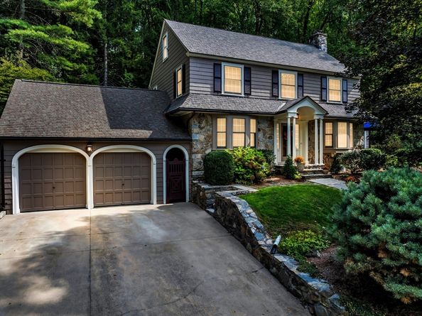 8 Old Colony Road, Worcester MA 01609
