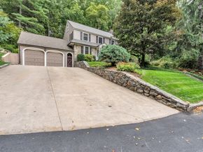 8 Old Colony Road, Worcester MA 01609
