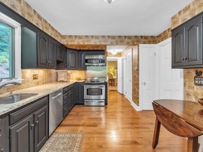 8 Old Colony Road, Worcester MA 01609