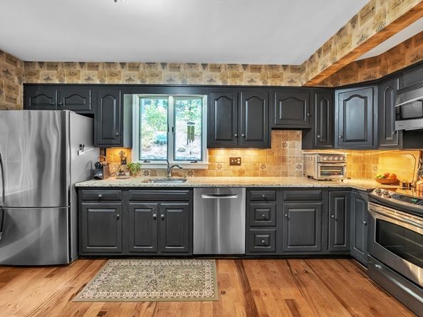 8 Old Colony Road, Worcester MA 01609