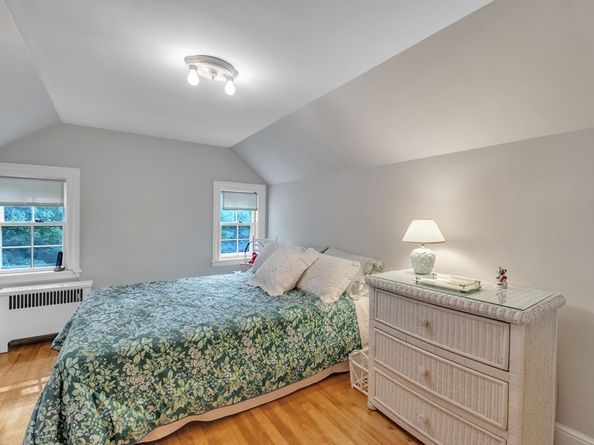 8 Old Colony Road, Worcester MA 01609