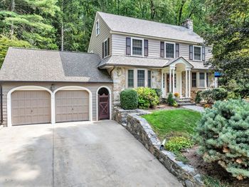 8 Old Colony Road