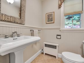8 Old Colony Road, Worcester MA 01609