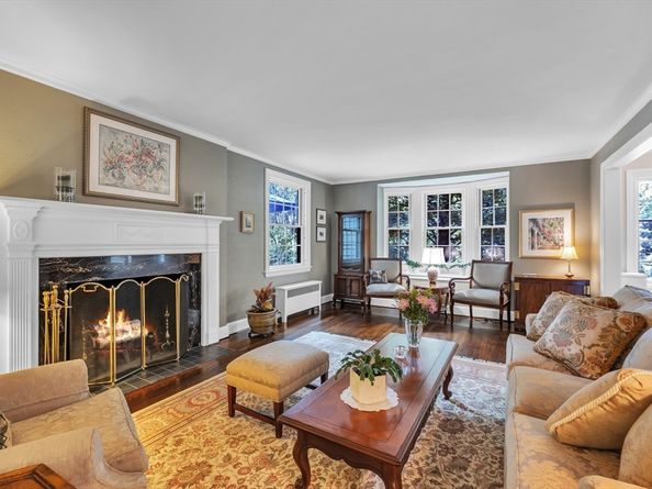 8 Old Colony Road, Worcester MA 01609