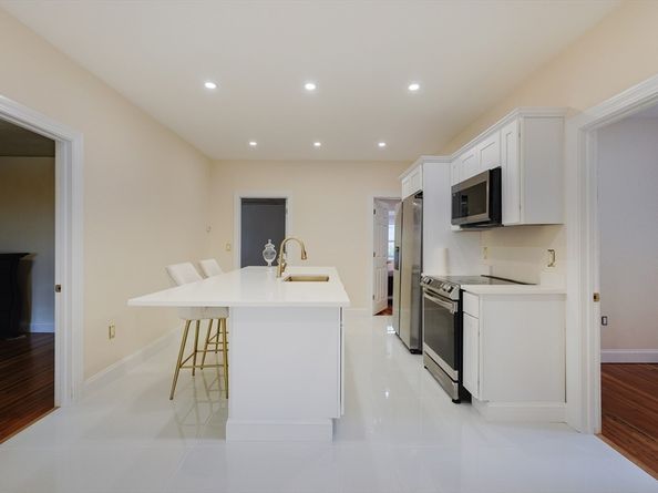 12 Lothrop St, Saugus MA 01906
