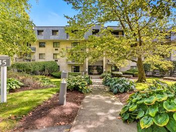85 Commons Dr