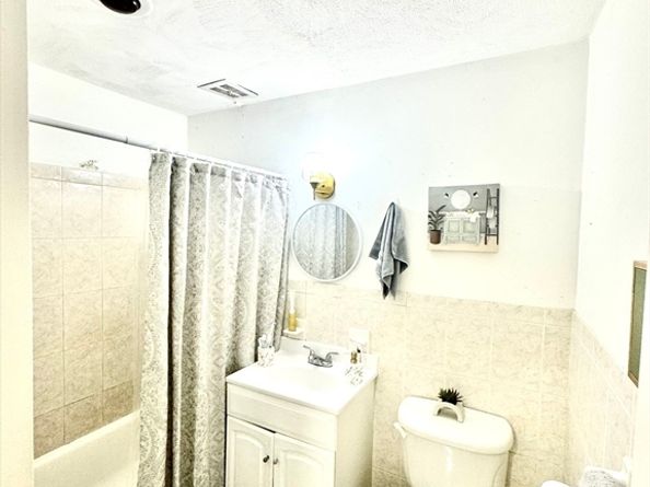 27 Gordon St 206, Framingham MA 01702