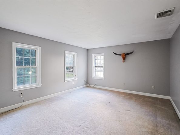33 Woodstone Rd, Northborough MA 01532