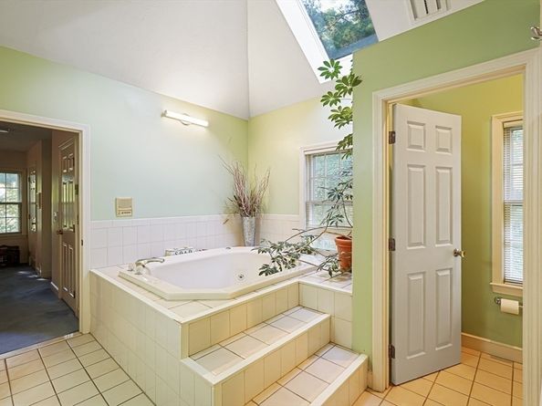 33 Woodstone Rd, Northborough MA 01532