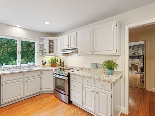 33 Woodstone Rd, Northborough MA 01532