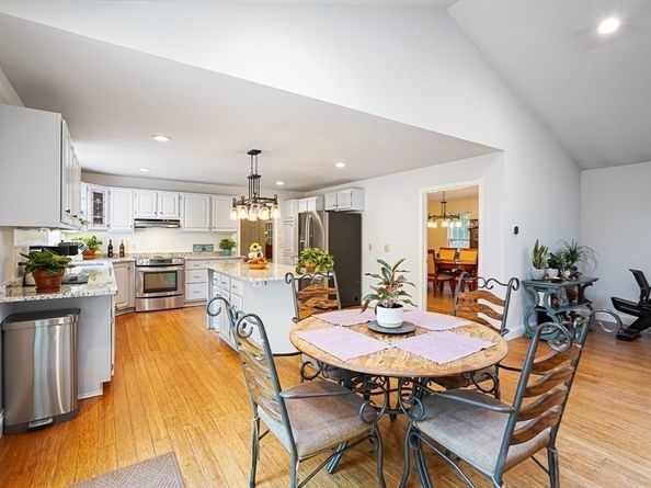 33 Woodstone Rd, Northborough MA 01532
