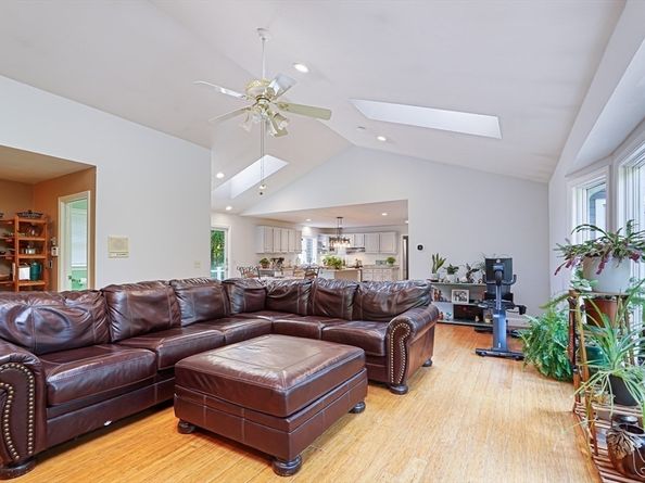 33 Woodstone Rd, Northborough MA 01532