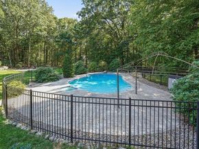 33 Woodstone Rd, Northborough MA 01532