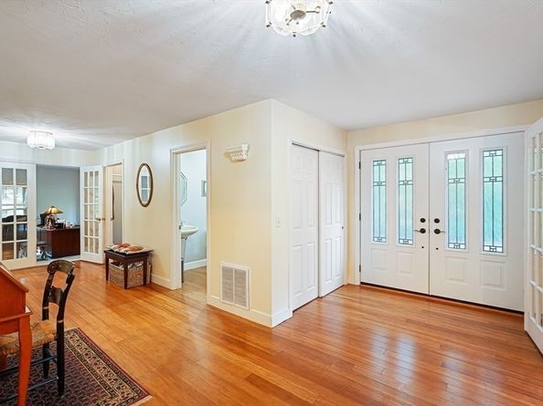 33 Woodstone Rd, Northborough MA 01532