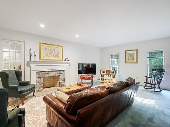 33 Woodstone Rd, Northborough MA 01532