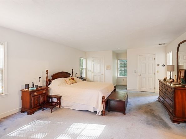 33 Woodstone Rd, Northborough MA 01532