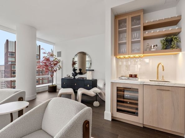 430 Stuart St 27D, Boston MA 02116