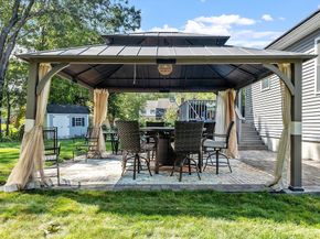 4 Crest Ave, Worcester MA 01607