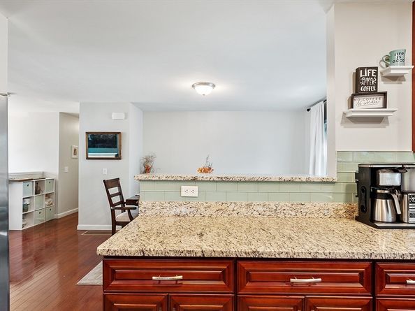 4 Crest Ave, Worcester MA 01607