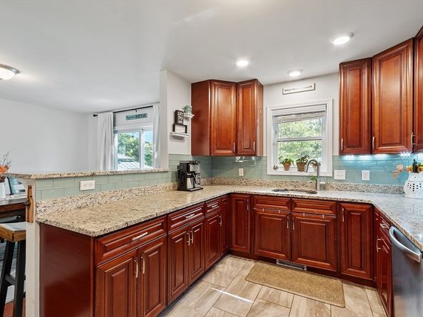 4 Crest Ave, Worcester MA 01607